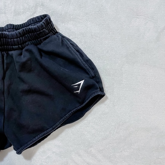 Gymshark Pants - Gym shark “ throw on shorts “